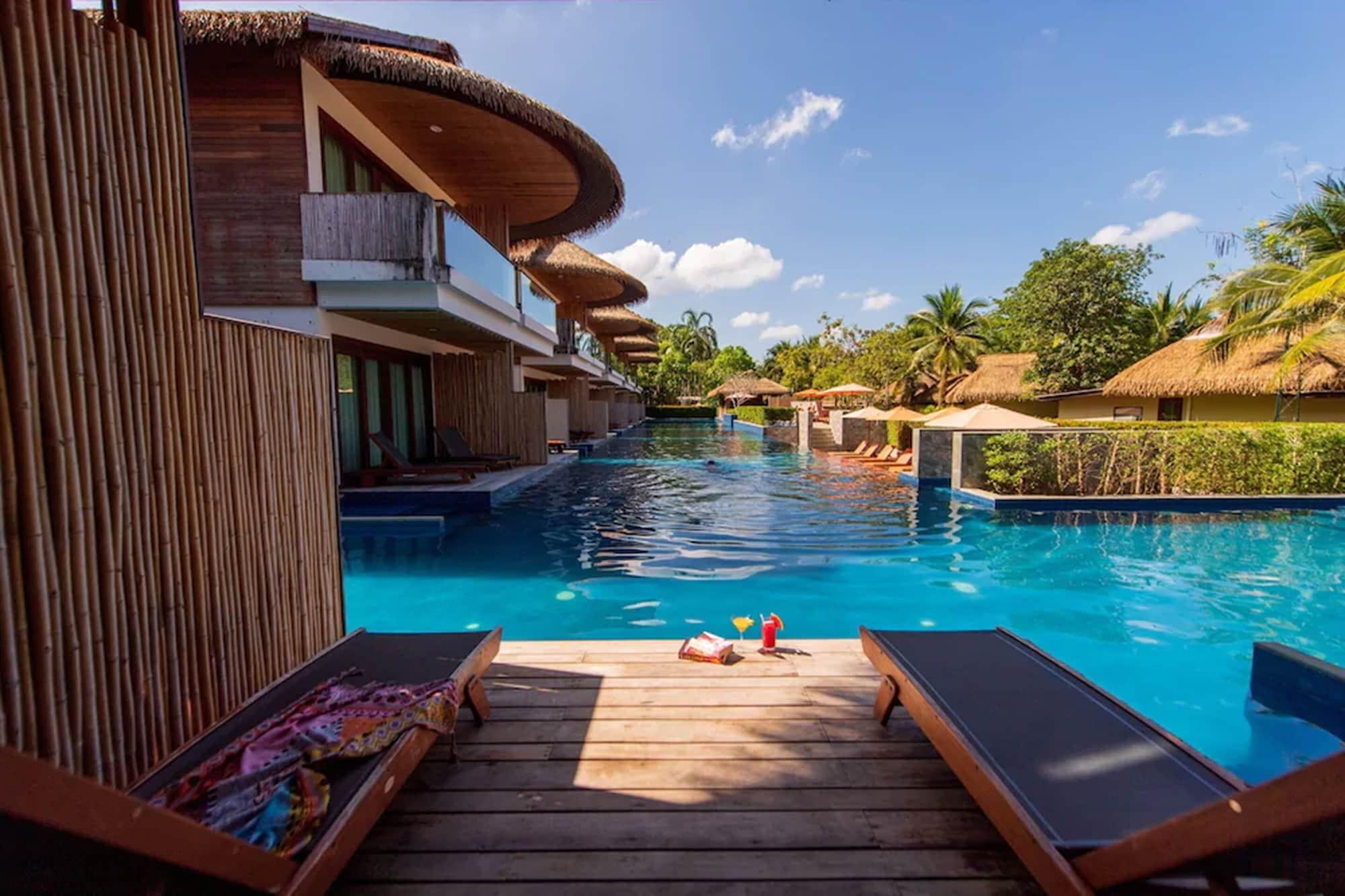 Deluxe Pool Access