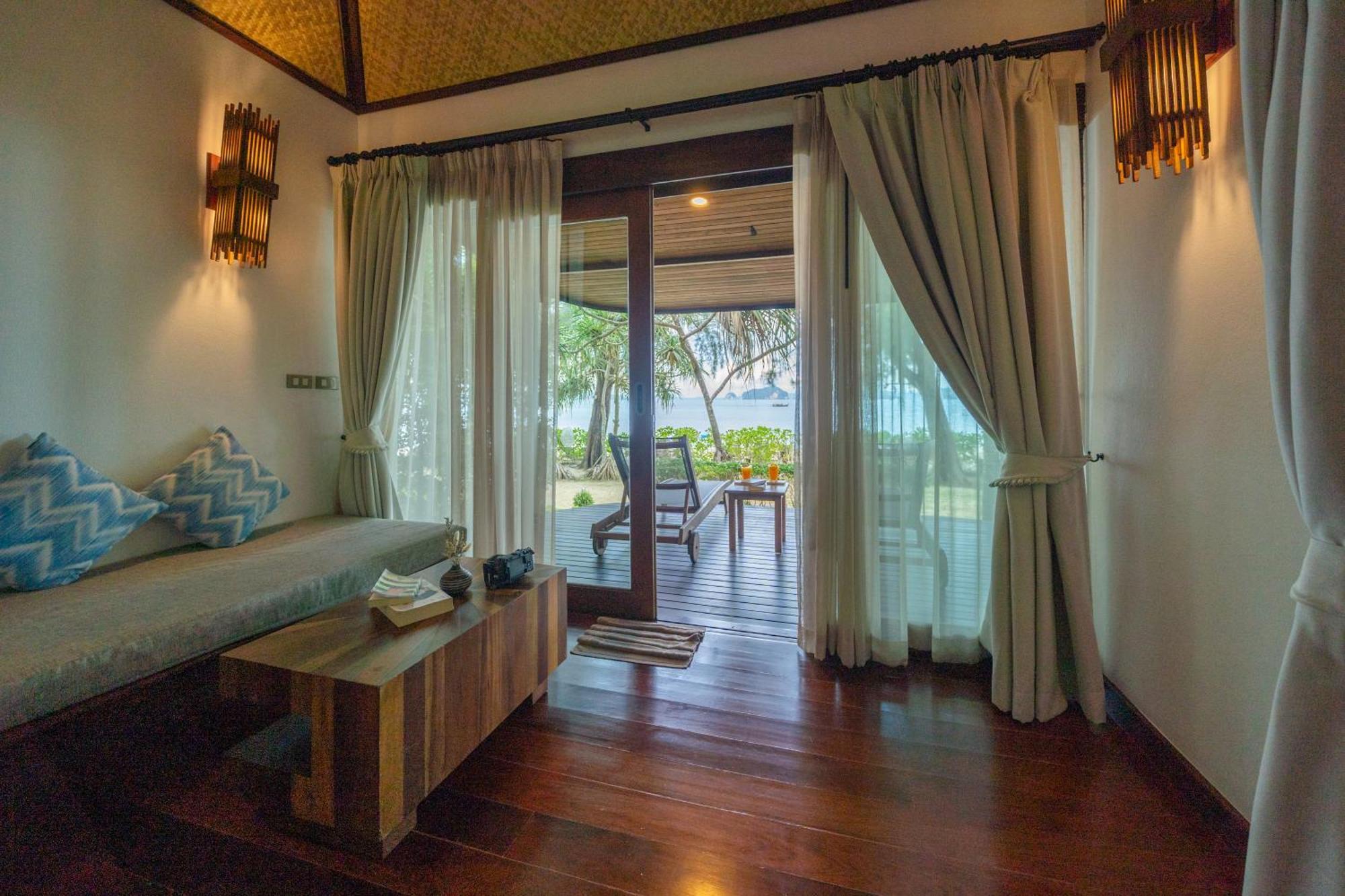 Deluxe Beach Front Cottage