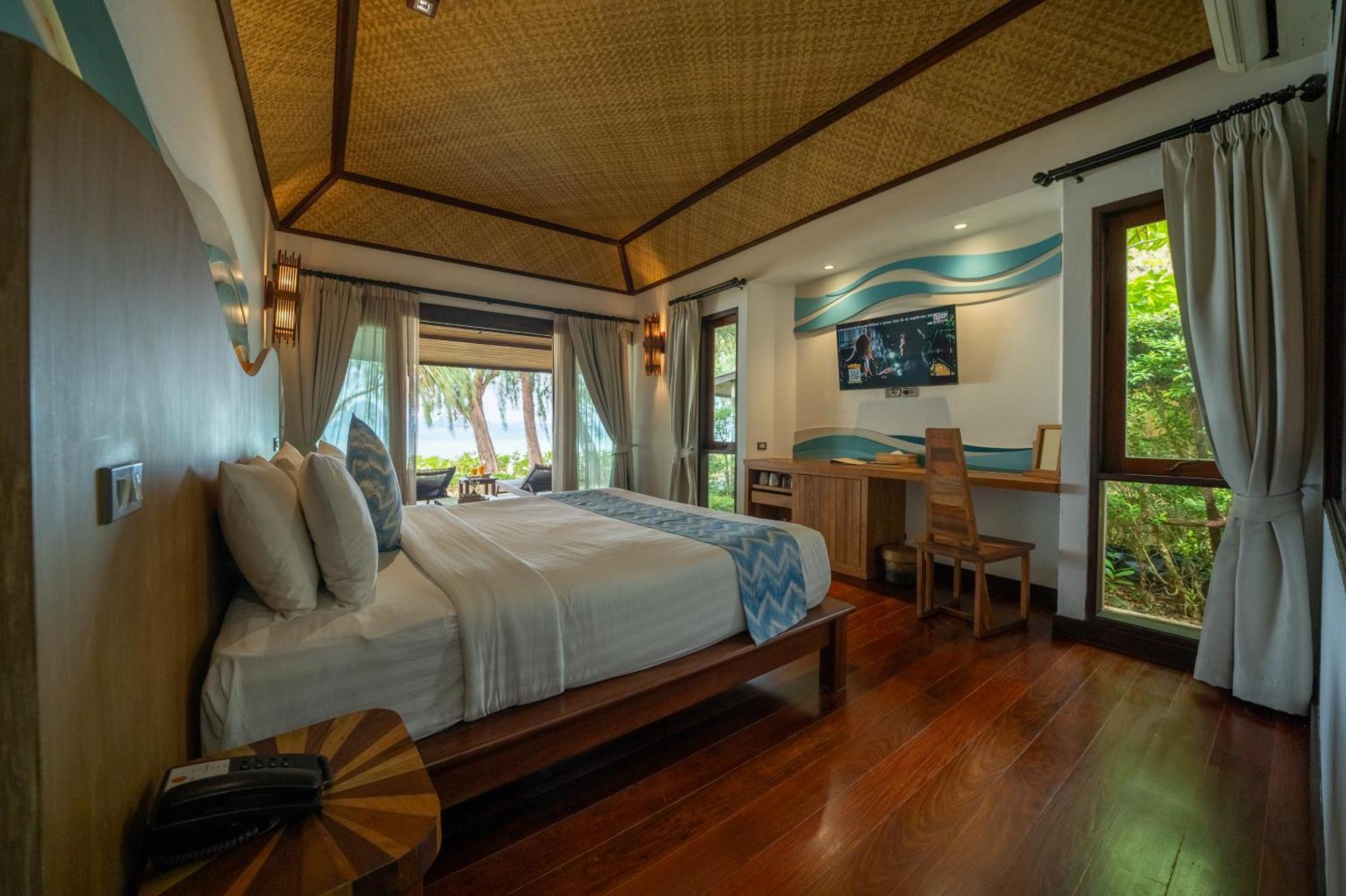Deluxe Beach Front Cottage